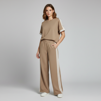 Khaki Sportsett med Stripete Trim | T-skjorte og Bukser