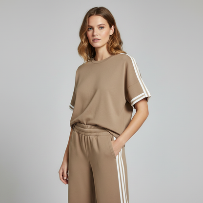 Khaki Sportsett med Stripete Trim | T-skjorte og Bukser